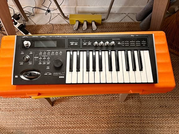 Korg microX synthesizer + original travel case