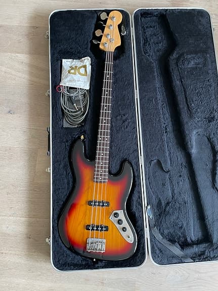 El-bas custom chandler jazz bass sunburst