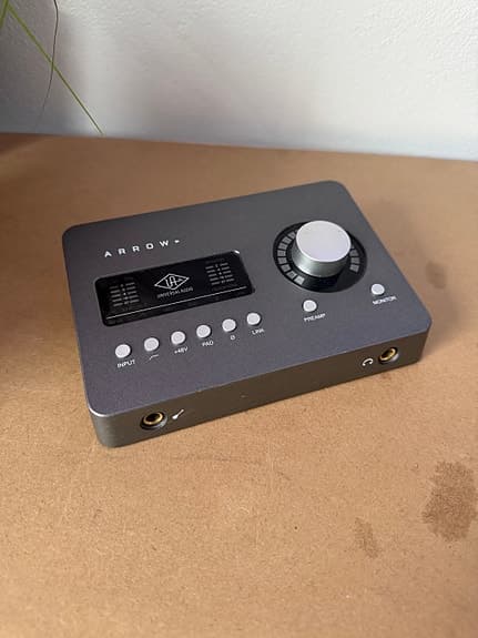 🎛️ Universal Audio Arrow – Thunderbolt audio interface