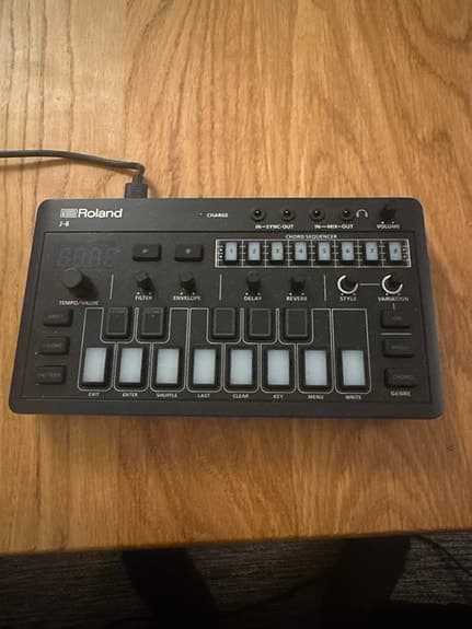Roland AIRA J-6 synthesizer / chord sequencer