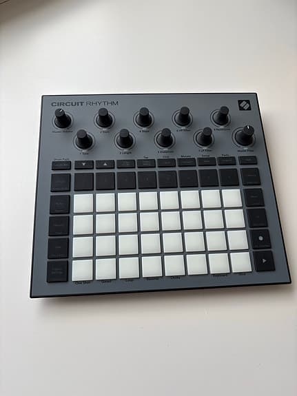 Novation Circuit Rhythm groovebox / sampler