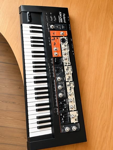 Roland SH-201 analog modeling synthesizer – inkl. original strømforsyning