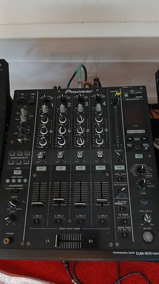 setup. Pioneer DJ mixer 4-kanals sort