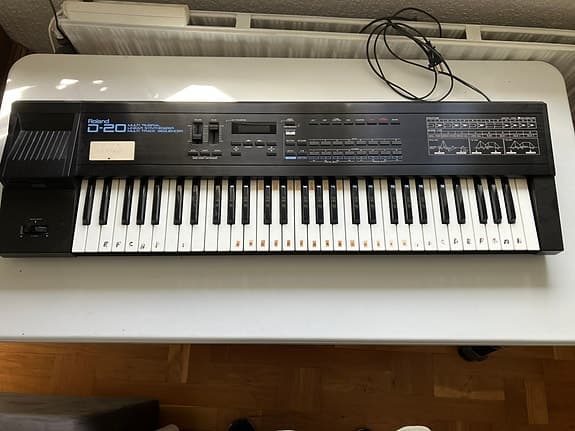 Roland D 20 synthesizer