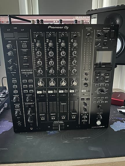 Pioneer DJM-A9 – DJ mixer inkl. UDG case