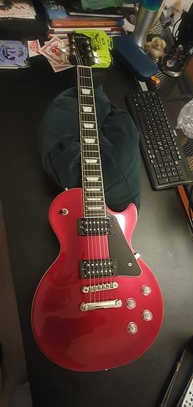 BUNDLE: Epiphone Les Paul Modern + Case