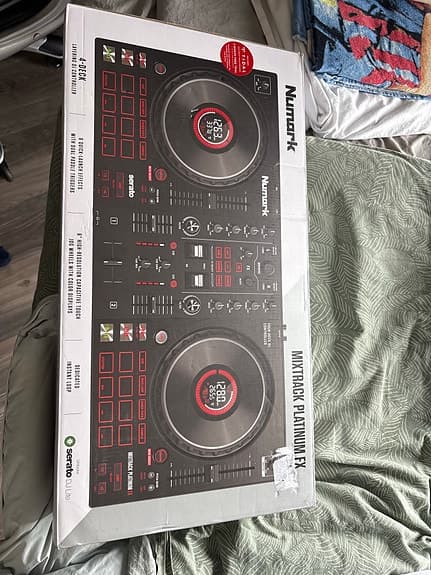 Numark Mixtrack Platinum FX DJ controller sort
