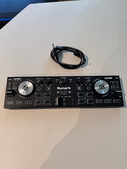 Numark DJ2GO2 Touch DJ controller sort