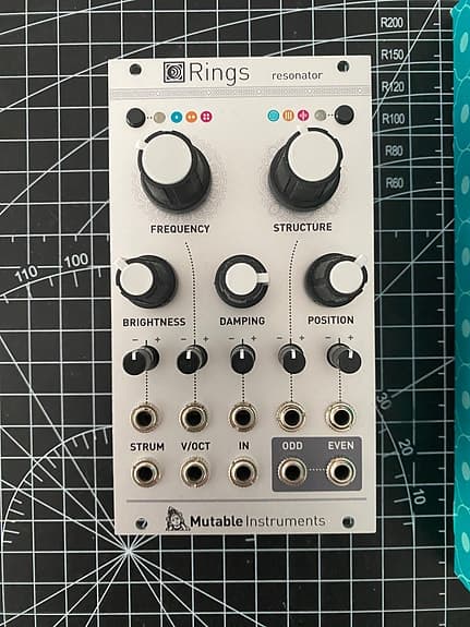 Mutable Instruments Rings resonator Eurorack modul