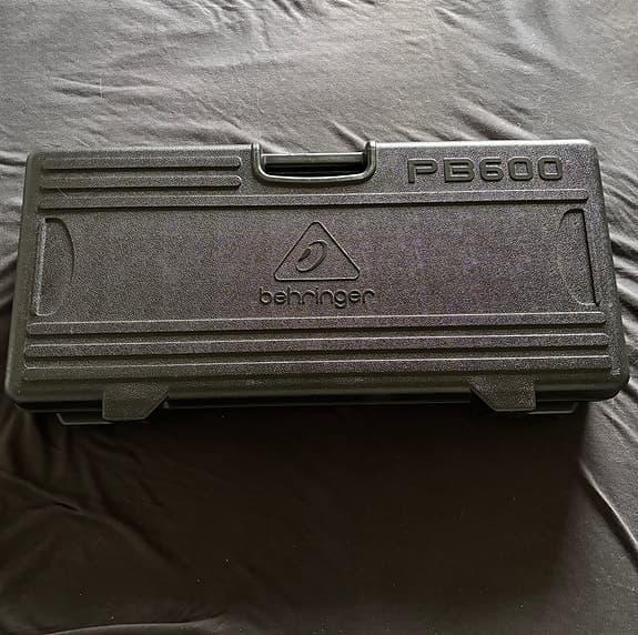 Behringer PB600 pedalboard kuffert til guitarpedaler