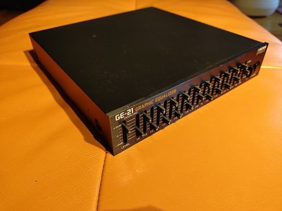 Boss GE-21 Graphic Equalizer rack EQ til guitar/lyd. Inkl. original BRA-220 psu.