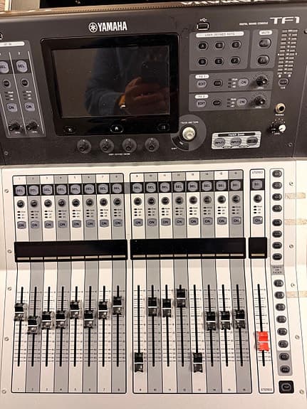 Yamaha TF1 digital mixer med mange indgange
