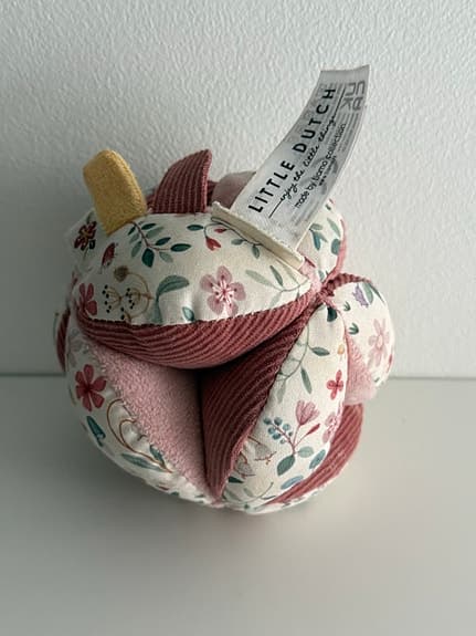 Little Dutch aktivitetsbold stofbold til baby med blomsterprint