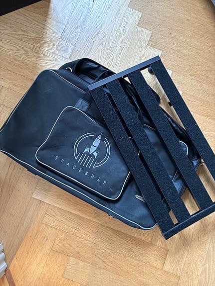 Harley Benton pedalboard med taske til guitar-effekter