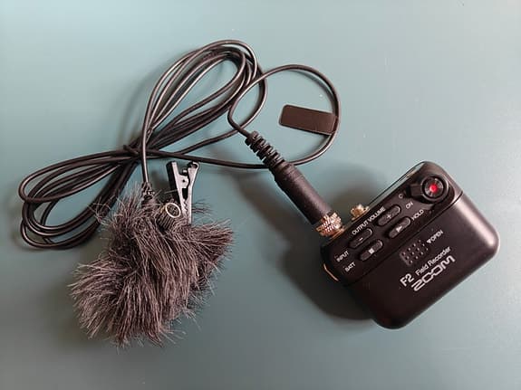 Zoom F2 32 bit float feltaudio optager med lavalier mikrofon