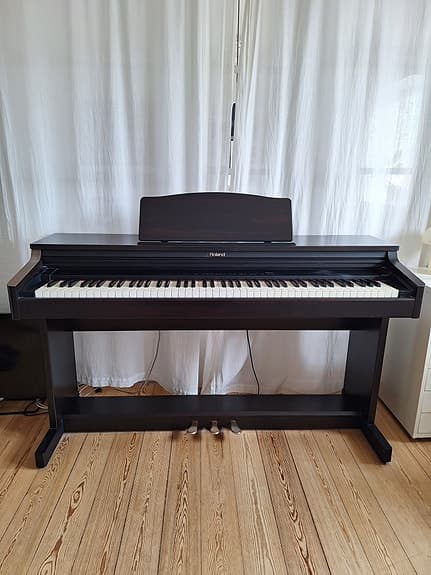 Roland HP 236 Digital Piano med vægtede tangenter