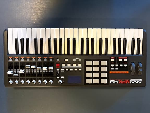 Akai MPK49 MIDI keyboard controller 49 tangenter