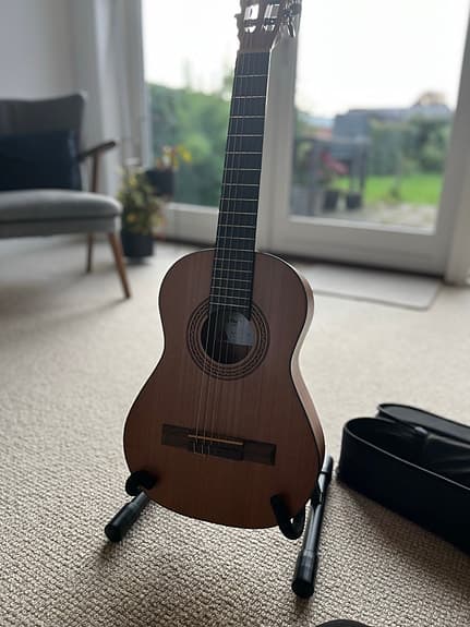 La Mancha Rubinito CM/53; 1/2 classical guitar med taske og stativ
