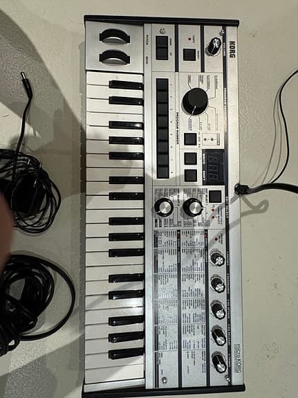 Korg microKORG synthesizer med vocoder