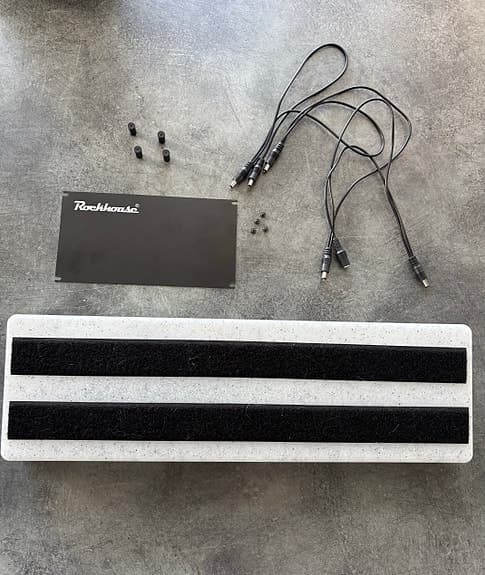 Rockhouse pedalboard med daisy chain til guitarpedaler