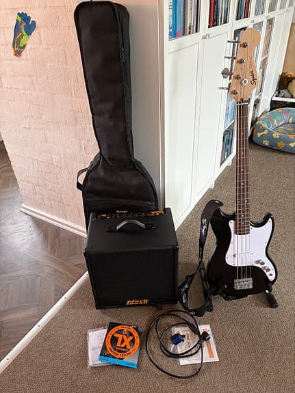 Squier Precision Bass elbas sort med Markbass forstærker