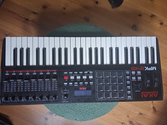 Akai MPK49 MIDI keyboard controller 49 tangenter