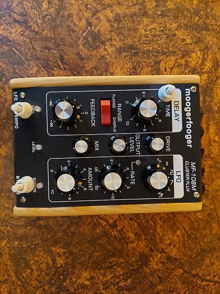 Moog Cluster Flux MF-108-M 100% Analog Chorus-Flange pedal med time delay
