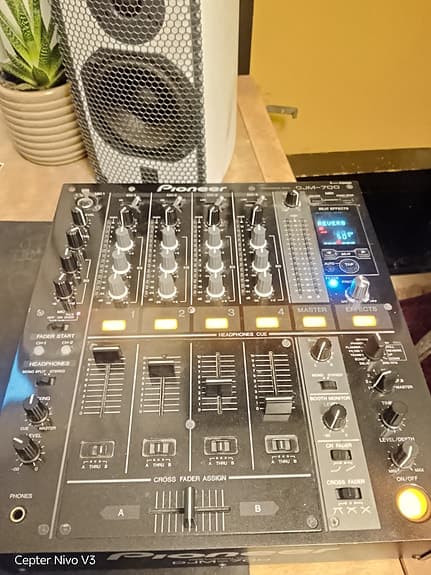 Pioneer DJM-700 DJ mixer 4-kanals sort