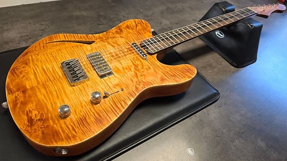 British Custom Shop Thinline Telecaster Ash Body AAA Flame 10 Top Fender Guitar