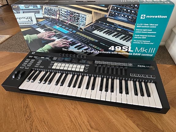 Novation 49SL MkIII MIDI keyboard controller 49 tangenter