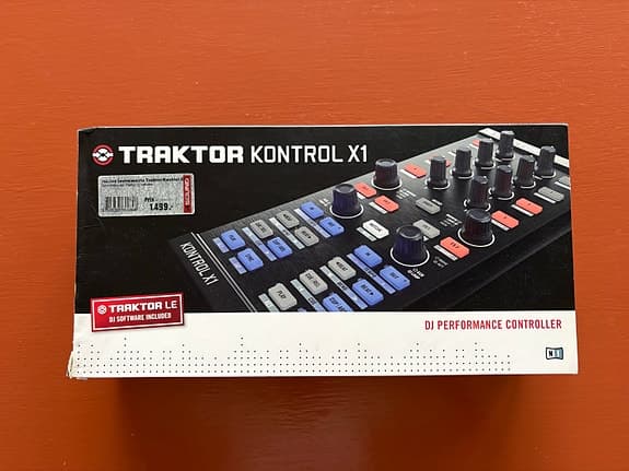 Native Instruments Traktor Kontrol X1 Mk1 DJ controller sort