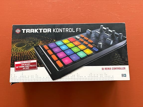 Native Instruments Traktor Kontrol F1 DJ controller