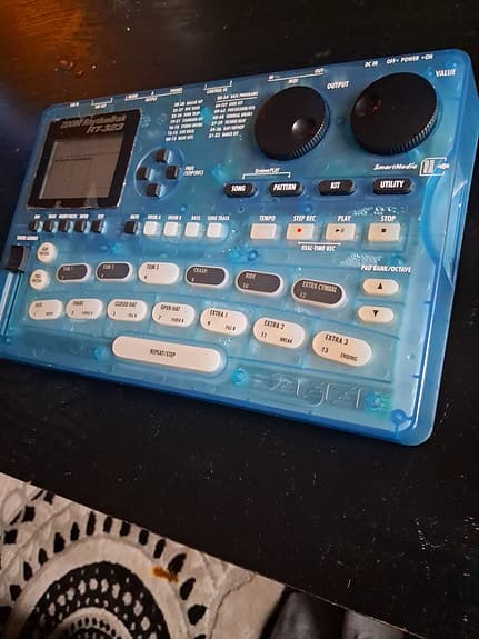 Zoom RhythmTrak RT-323 – Drum Machine / Rhythm Machine