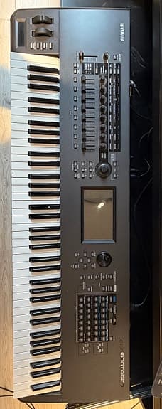 Yamaha Montage 7 synthesizer keyboard 76 tangenter sort
