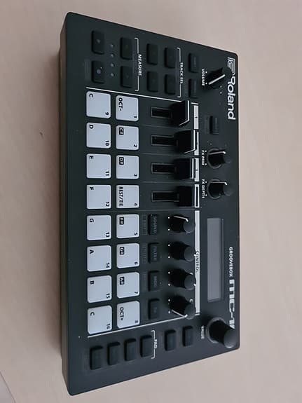 Roland Aira MC-101 groovebox