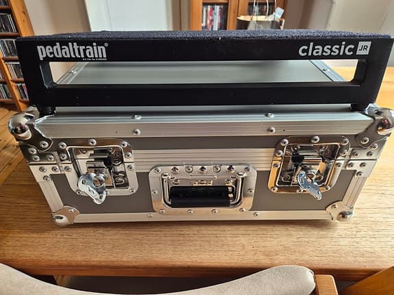 Pedaltrain Classic JR pedalboard med hardcase til guitarpedaler