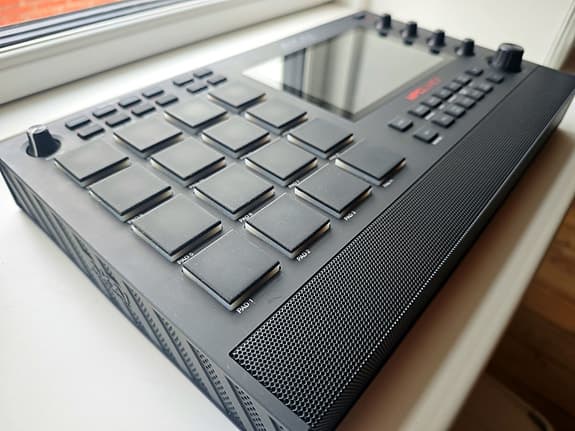 Akai MPC Live 2 + 128 GB SSD + Akai LPK 25 + Magma Hardcase