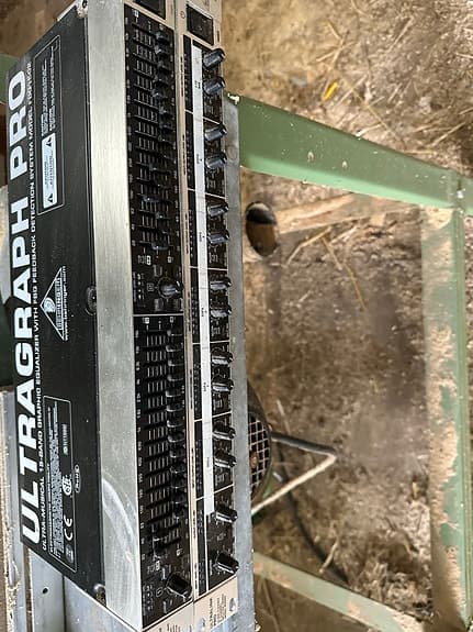 Behringer Ultragraph Pro FBQ1502 og Ultralink Pro MX882 rack mixer/splitter