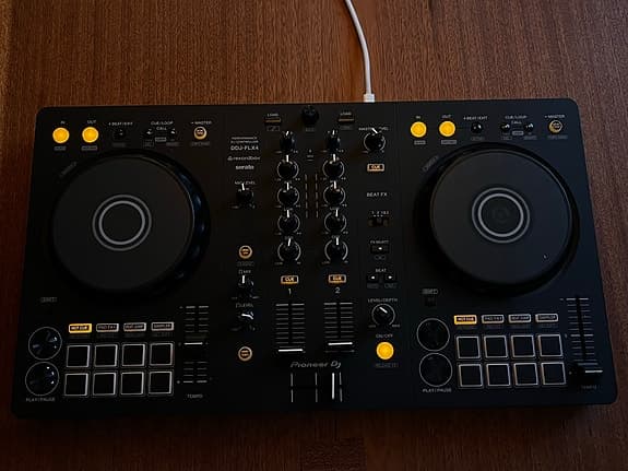 Pioneer DDJ-flx4 DJ controller sort