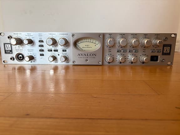 Avalon Design VT-737SP – tube channel strip (mic pre/compressor/EQ)