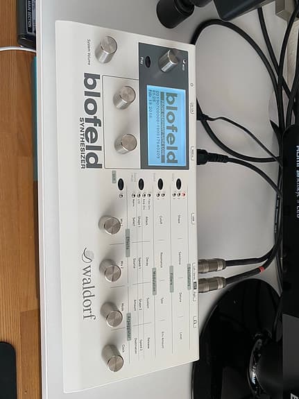 Waldorf Blofeld synthesizer hvid