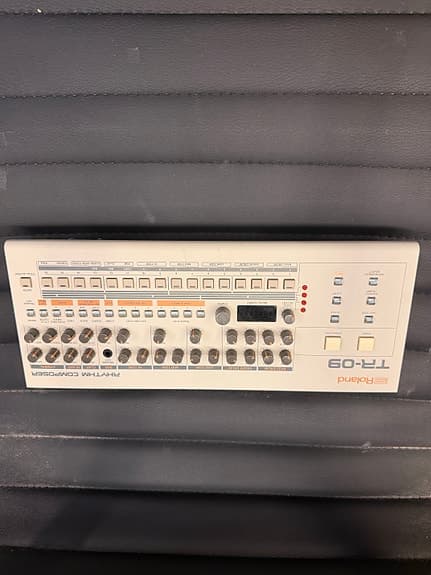 Roland TR-09