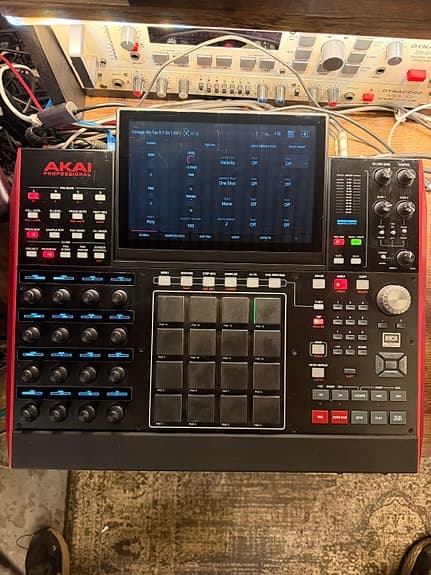 Akai MPC X sampler / drum machine med touchskærm