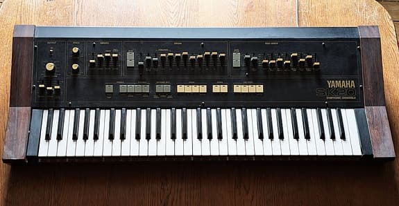 Yamaha SK20 vintage synthesizer Orgel og String