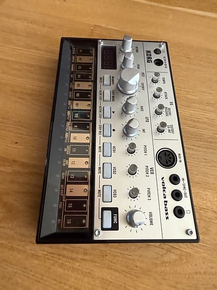 Korg Volca Bass synthesizer