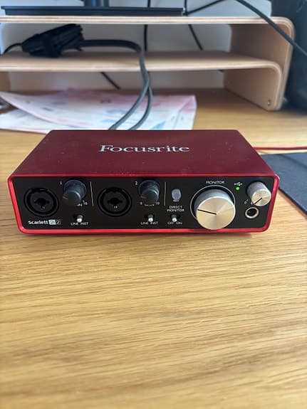 Focusrite Scarlett 2i2 USB lydkort audio interface rød