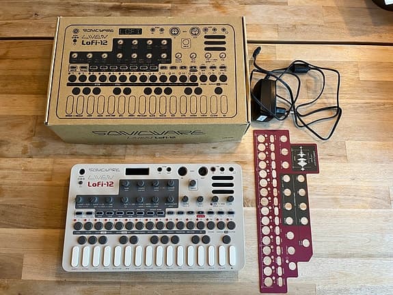 SonicWare Liven LoFi12 Sampler/Groovebox