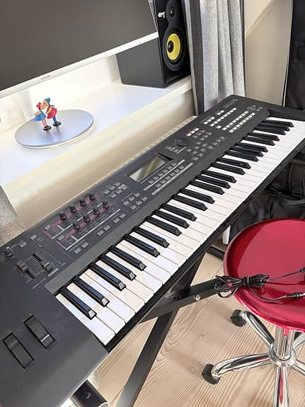 Yamaha MOXF6 keyboard synthesizer 61 tangenter