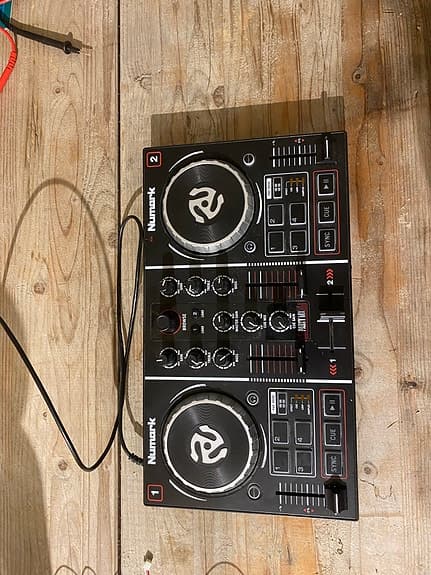 Numark Party Mix DJ-controller.