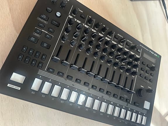 Roland Aira TR-8S trommemaskine